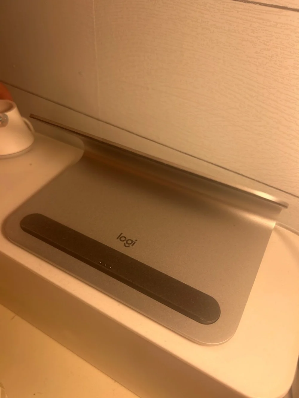 Logitech BASE Charging Stand for iPad Pro